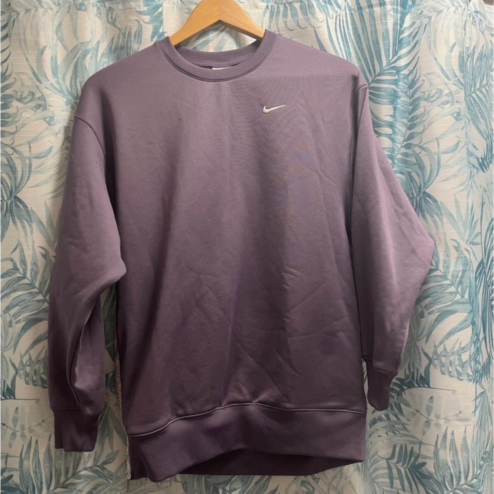 Nike lavender crewneck.  Gently worn, Size S
